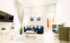 Downtown Deak-Ferris Wheel Luxury Home